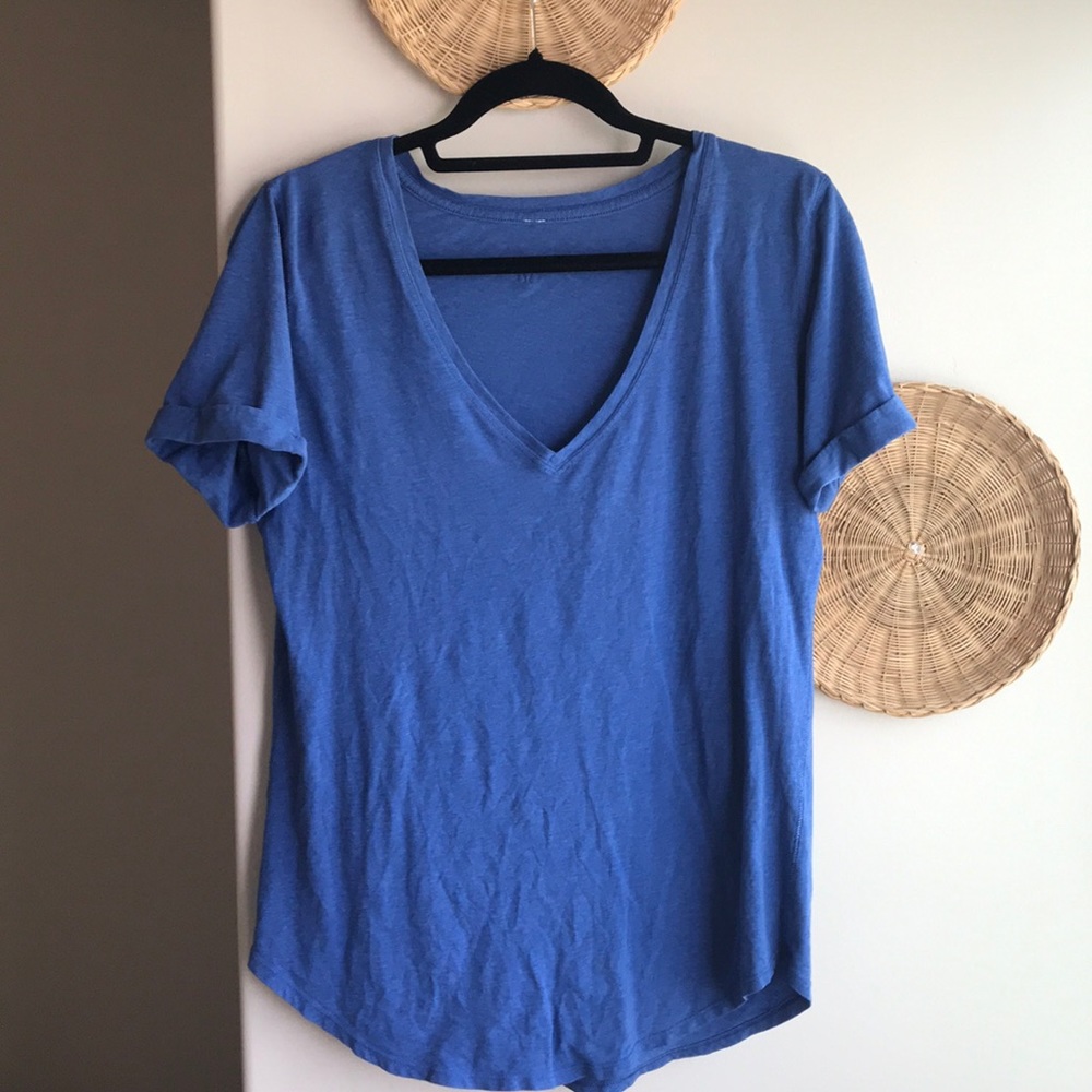 LULULEMON TEE